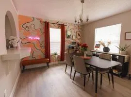 Entire 3 Bd Home with Murals and Parking by Downtown