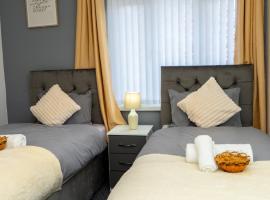 2ndHomeStays-Dudley-Suitable for Contractors and Families, Parking available for 3 Vans, Sleeps 12, hotel a Dudley
