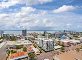 18th Floor Seaview Executive Style King Bed with Pool and Gym