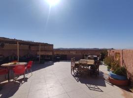 Hostel Afgo Rooftop, hotel v mestu Ouarzazate