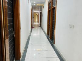 Mahima Hotel, hotel v destinaci Samālkha