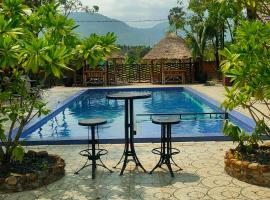 Jasmine Resort Kampot, hotel with pools in Kampot