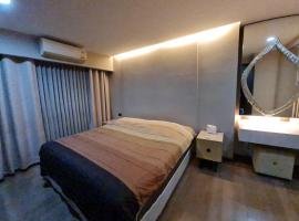 1Bed1 Bath @Thonglor FREEAirport pickup, hotel with pools in Khlong Toei
