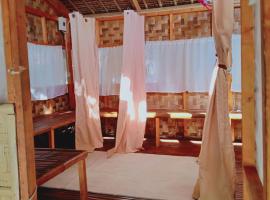 YIN AND YANG UNCROWDED LA UNION fan kubo 5 pax,1 minute to beach, hotel a Luna