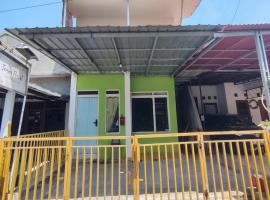 Rumah Teman Homestay, casa en Semarang