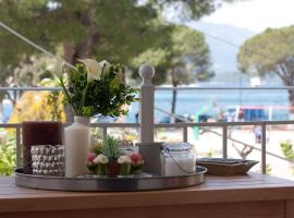Happy House-Comfortable Apartment in Vathi Square, hotel in Meganisi