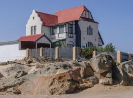 Haus Panorama-3 bedrooms with great views, cottage in Lüderitz