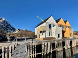 Superior Mountain View Lofoten, hotel in Ballstad