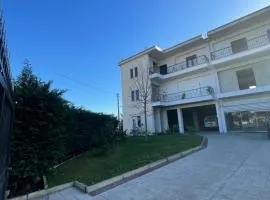 Villa VSV: Parking Spot+ View