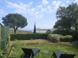 Cap de Creus : bungalow, jardin y vista al mar.