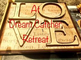 LOVE and Relax at Dream Catcher Retreat, hótel í Whitby