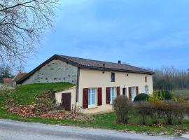 Ferme de la Vallée - le Gîte, hotel com estacionamento em Rarécourt