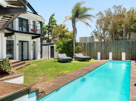 Neighbourgood 1st Crescent Camps Bay, hotel u gradu Kejptaun