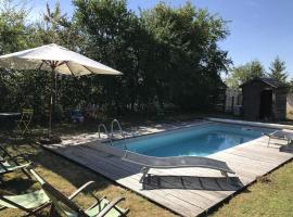 Maison de charme avec piscine บ้านพักในVignoux-sous-les-Aix