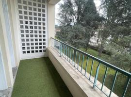 Appartement 2 chambres / parking, hotell i Agen