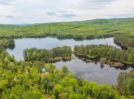 Lake front in the woods Newly furnished