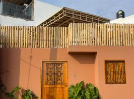 El Templo Surf House, nakvynės su pusryčiais namai mieste Punta Hermosa