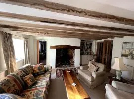 Spacious 4 bed family home near coast