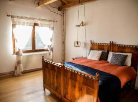 Double bedroom, kitchen, bathroom in organic farm, hotel a Belluno