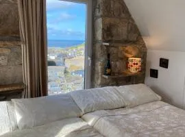 THE PENTHOUSE APARTMENT with an 18ft by 14ft balcony with amazing VIEWS over ST IVES HARBOUR and BAY perfect from Alfresco dining and sunbathing, ONSITE PARKING, LARGER GROUPS book our connecting apartments