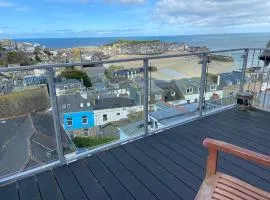 THE PENTHOUSE APARTMENT with an 18ft by 14ft balcony with amazing VIEWS over ST IVES HARBOUR and BAY perfect from Alfresco dining and sunbathing, ONSITE PARKING, LARGER GROUPS book our connecting apartments