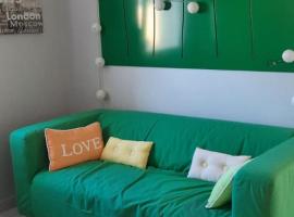 Studio situé centre ville, hotel em Parthenay