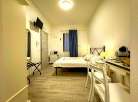 SG Rooms - Casa Laura, готель у Песк'єра-дель-Гарді