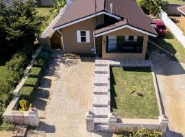 Your ideal home away from home., villa in The Rock