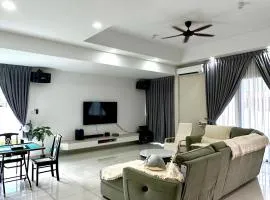 Peak Homestay@Ipoh Perak Malaysia 10-14Pax 5R/6B