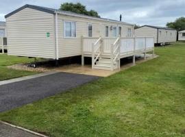 Cosy caravans 10 berth caravan on Butlins Skegness, hotell i Skegness