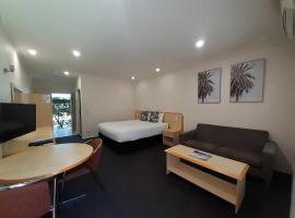 Red Bridge Motor Inn, motel di Woombye