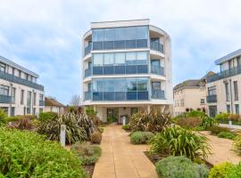 The Regency Suite - Modern 2-Bed 1-Bath Apartment, hotell i Chertsey
