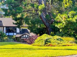 Pride Leisure Tudor House, family hotel in Park Orchards