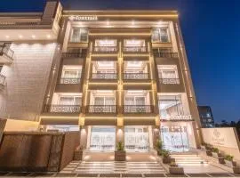 Foxtrail, Sector 42 - AM Hotel Kollection