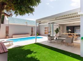 17A Raven Street Vacation Home, villa in Bloubergstrand