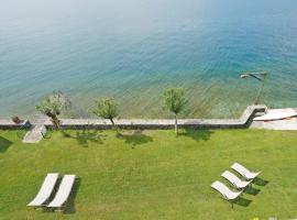 Villa Si Ko - Luxury Villa with Private Pool & All Inclusive, Hotel in Gargnano