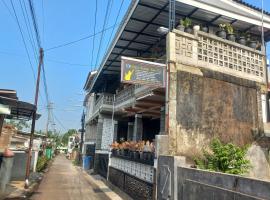 SPOT ON 93815 Chimi Rumah Kost, place to stay in Purwokerto
