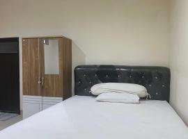 Hotel O Kost Reski 2 Near Tugu Perbatasan Takalar - Gowa, ξενοδοχείο σε Rambia