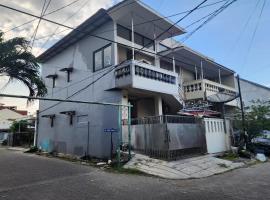 OYO 93865 Dv Homestay Syariah Kupang, ξενοδοχείο σε Sukomanunggal, Σουραμπάγια