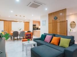 PRIME SUKHUMVIT MODERN HOME, Phrom Phong BTS, Em District, Up to 14 guests, hotel v destinaci Bangkok