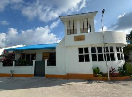 The Happiness Sun Suites, guesthouse kohteessa Fodhdhoo