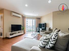 MRT rame9 Jodd Fairs night market, walk for a few minutes, two bedrooms and two bathrooms, hotel com piscina em Ban Don Sai