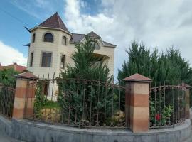 Сдается стильный особняк в Ереване!, hotel i Jerevan