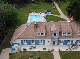Le Clos du Renard, hotel with pools in Sermaise