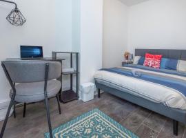 Modern family home w/Wi-Fi, Netflix, self check-in