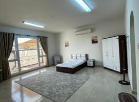 للإيجار استوديوهات ضمن فيلا جديده كلياً, guest house in Al Khawḑ