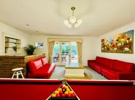 Cozy 5BR Home with Pool table and King bed