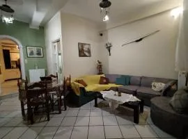 Μονοκατοικία με τζάκι σε παραδοσιακό οικισμό