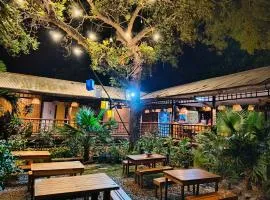 Lokal Hut Bed and Breakfast