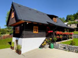 Traditional deer Cabin with Sauna, hotel in Dolný Kubín